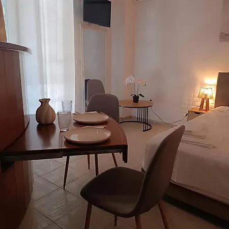 Aurelia Casa *